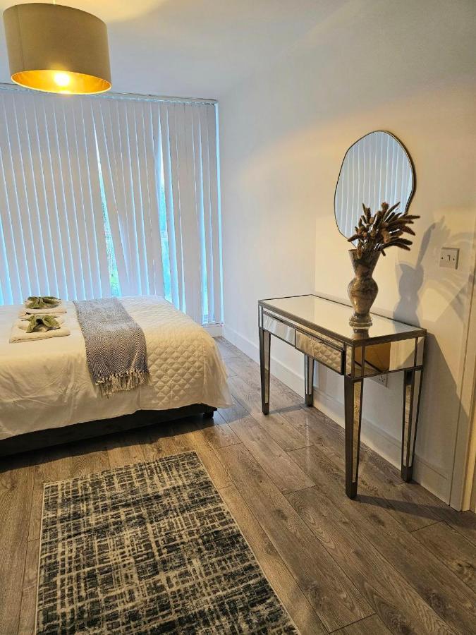C2, Spacious 2 Bedroom Flat In Wembley Appartement *