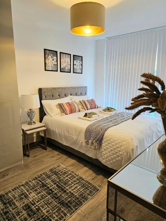 C2, Spacious 2 Bedroom Flat In Wembley * London