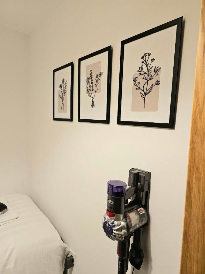 C2, Spacious 2 Bedroom Flat In Wembley * London