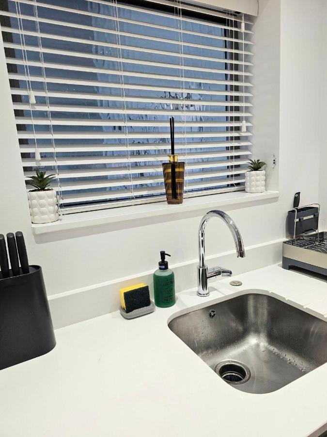 C2, Spacious 2 Bedroom Flat In Wembley London