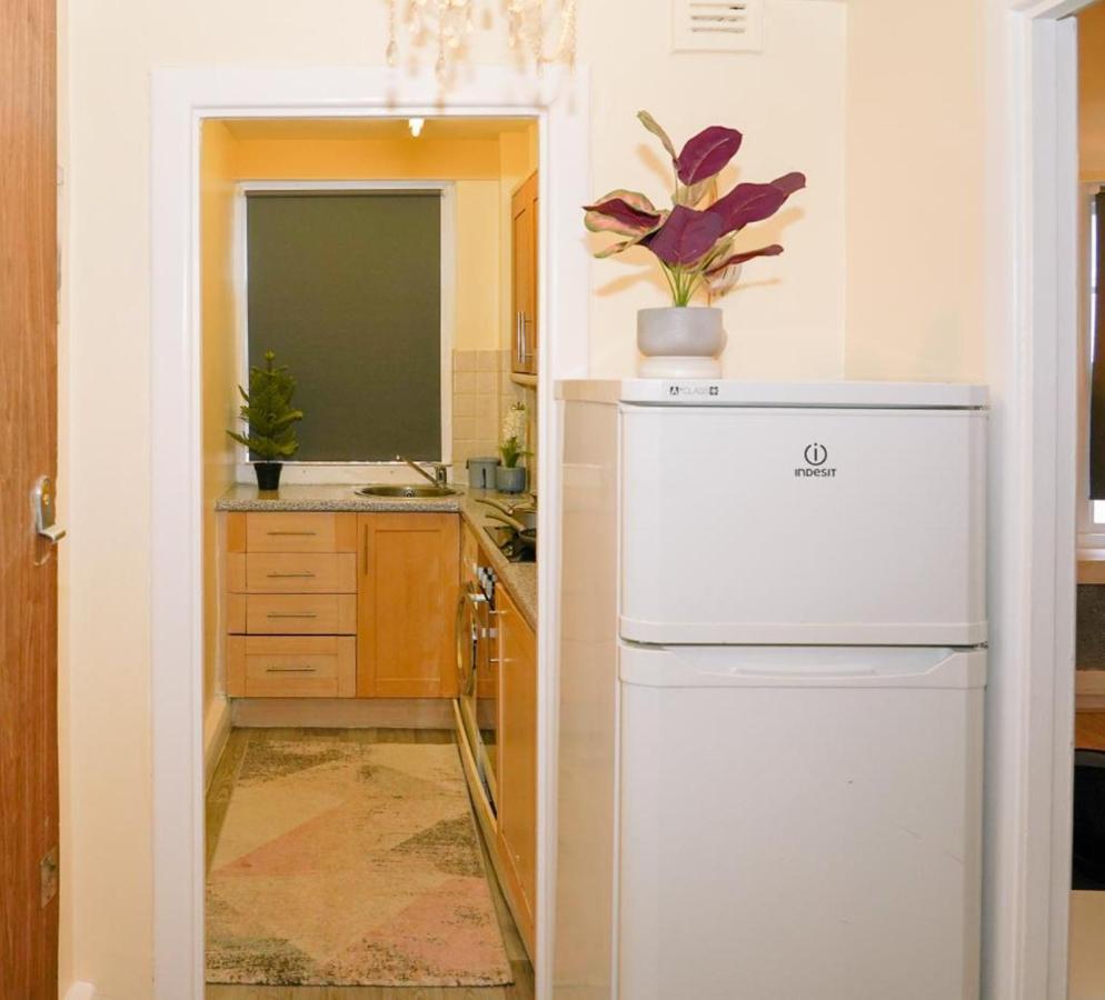 Hyde Park 1-bedroom * London
