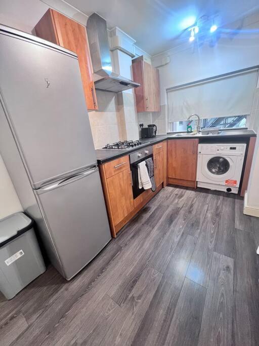 Flat 1, 419 Fulham, 2 Bedroom, 1 Bathroom Flat Appartement *