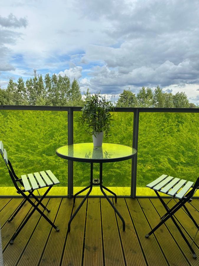 Apartment Luxury Modern 1 Bedroom With Balcony