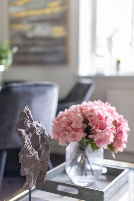 2 Bedroom Modern Urban Sanctuary 1cc - Cherrydeal Appartement Londen