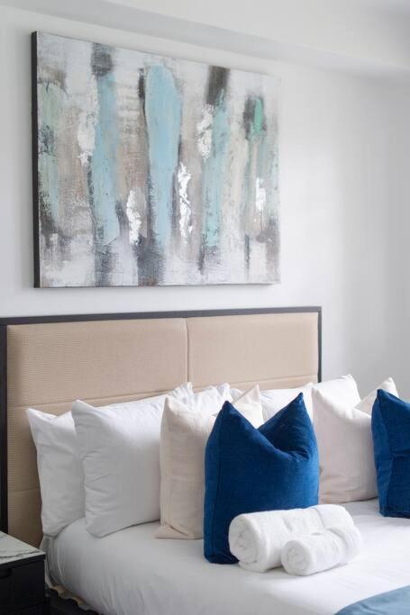 2 Bedroom Modern Urban Sanctuary 1cc - Cherrydeal Londen