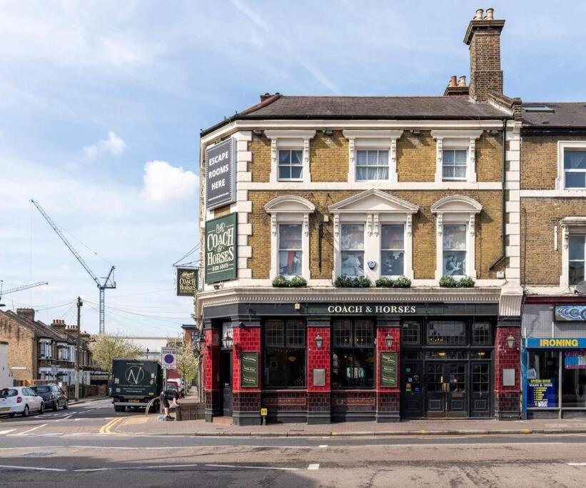 2 Bedroom Modern Urban Sanctuary 1cc - Cherrydeal * Londen