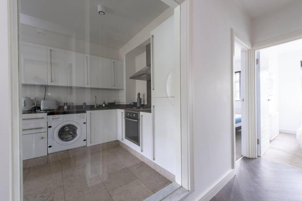 2 Bedroom Modern Urban Sanctuary 1cc - Cherrydeal Londen