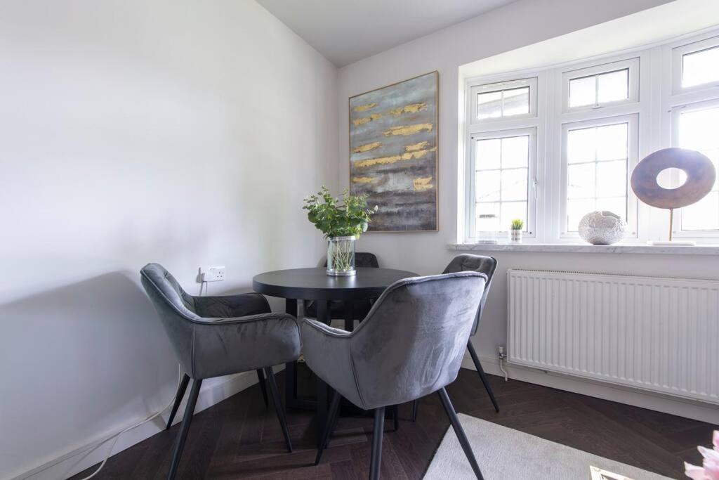 2 Bedroom Modern Urban Sanctuary 1cc - Cherrydeal * Londen