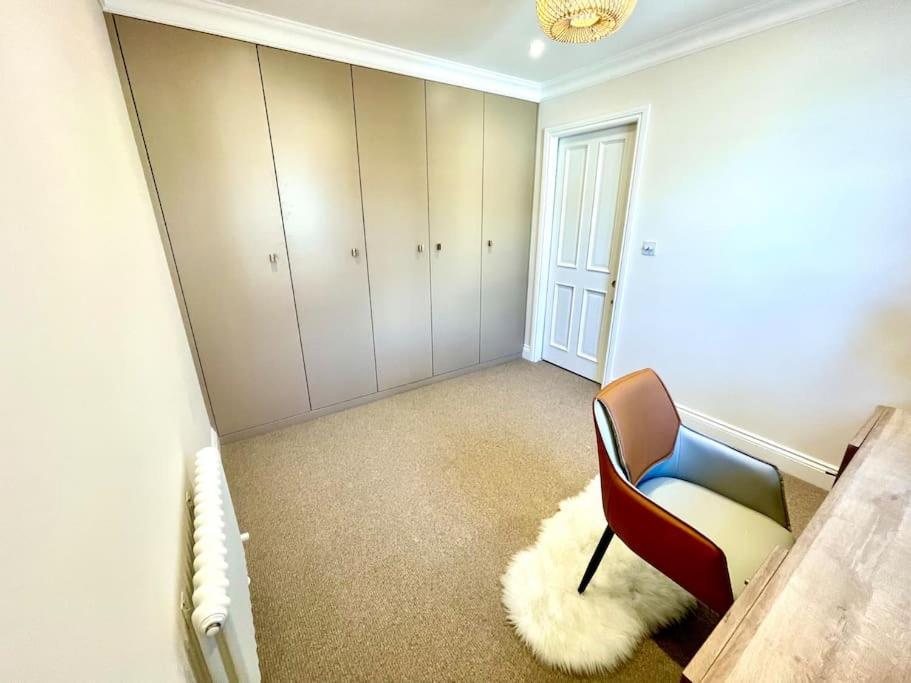 Whole House, Ensuite & Garden, 3 Bedrooms Londen