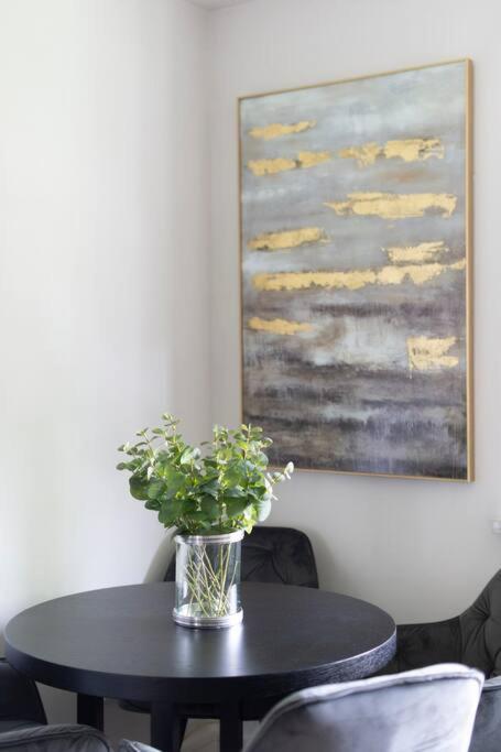 2 Bedroom Modern Urban Sanctuary 1cc - Cherrydeal * Londen