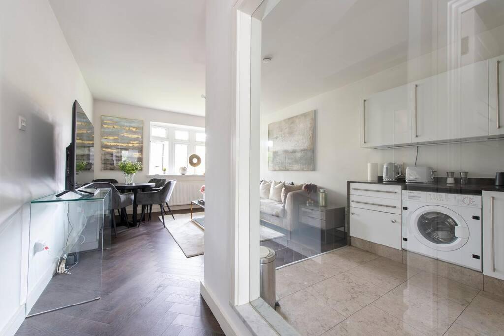 2 Bedroom Modern Urban Sanctuary 1cc - Cherrydeal * Londen