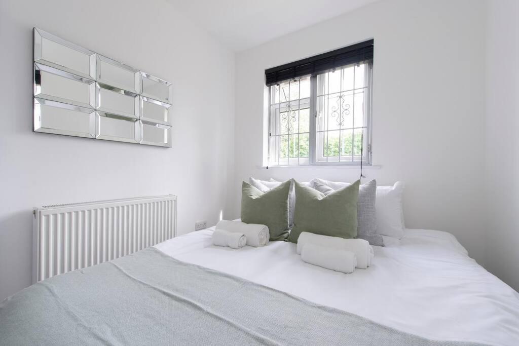 2 Bedroom Modern Urban Sanctuary 1cc - Cherrydeal * Londen