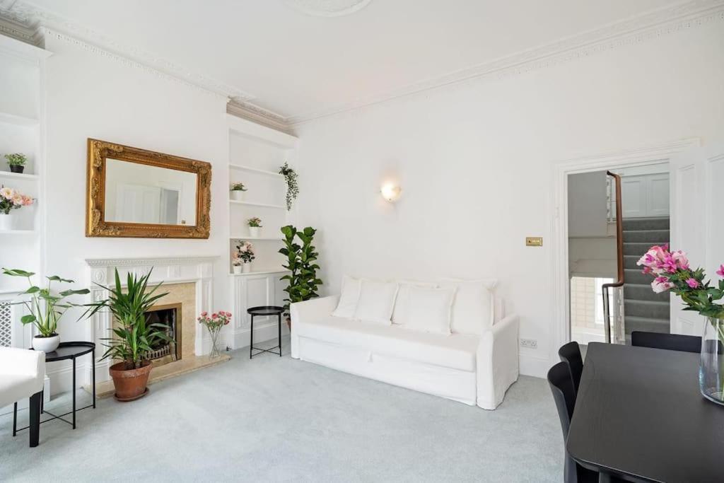 Appartamento Beautiful Two Bedroom Maisonette In The Heart Of Chelsea Londra