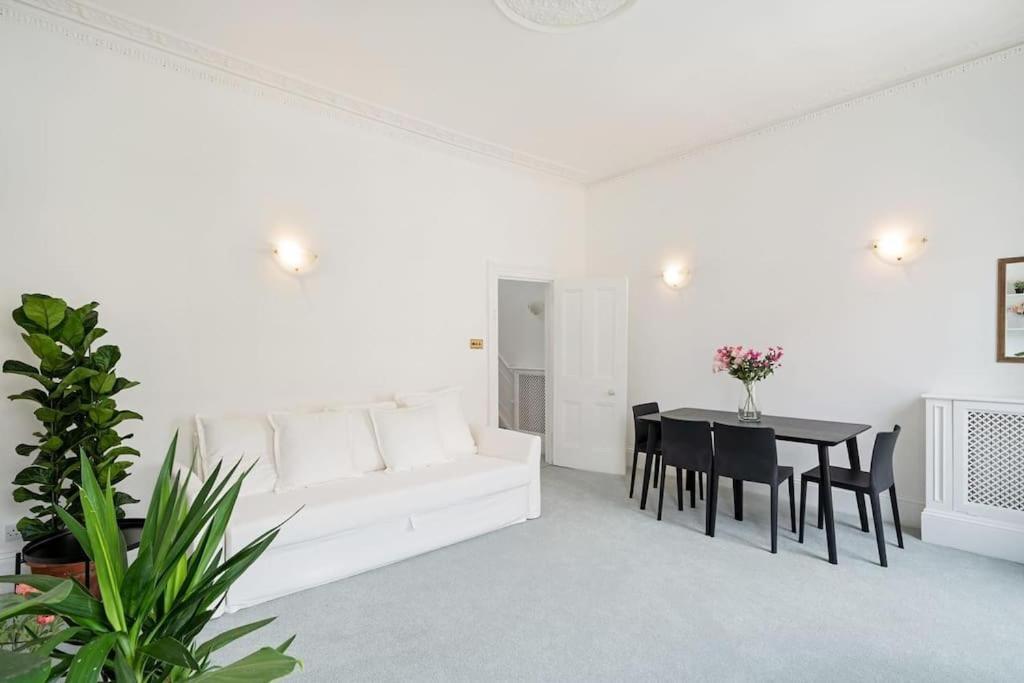 Beautiful Two Bedroom Maisonette In The Heart Of Chelsea Appartamento Londra