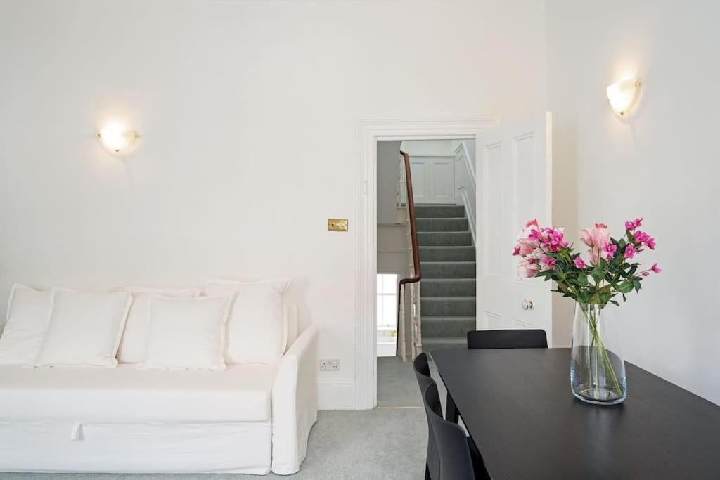 Appartamento Beautiful Two Bedroom Maisonette In The Heart Of Chelsea