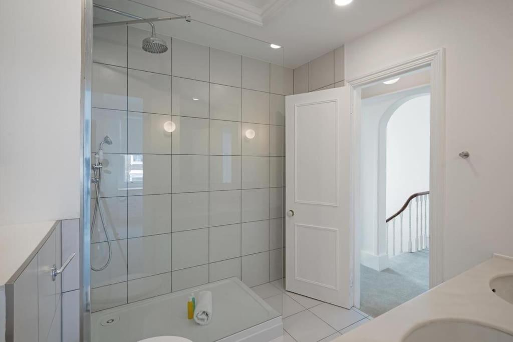 Beautiful Two Bedroom Maisonette In The Heart Of Chelsea Londra