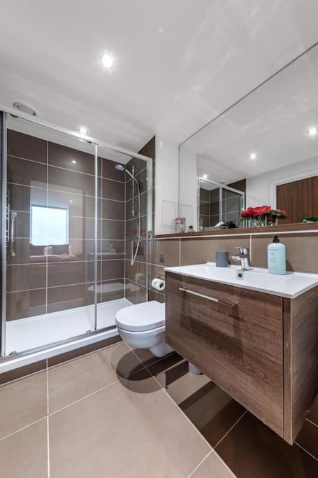 Amazing Britania 1 Bedroom Flat In Bp40 Appartement Londen