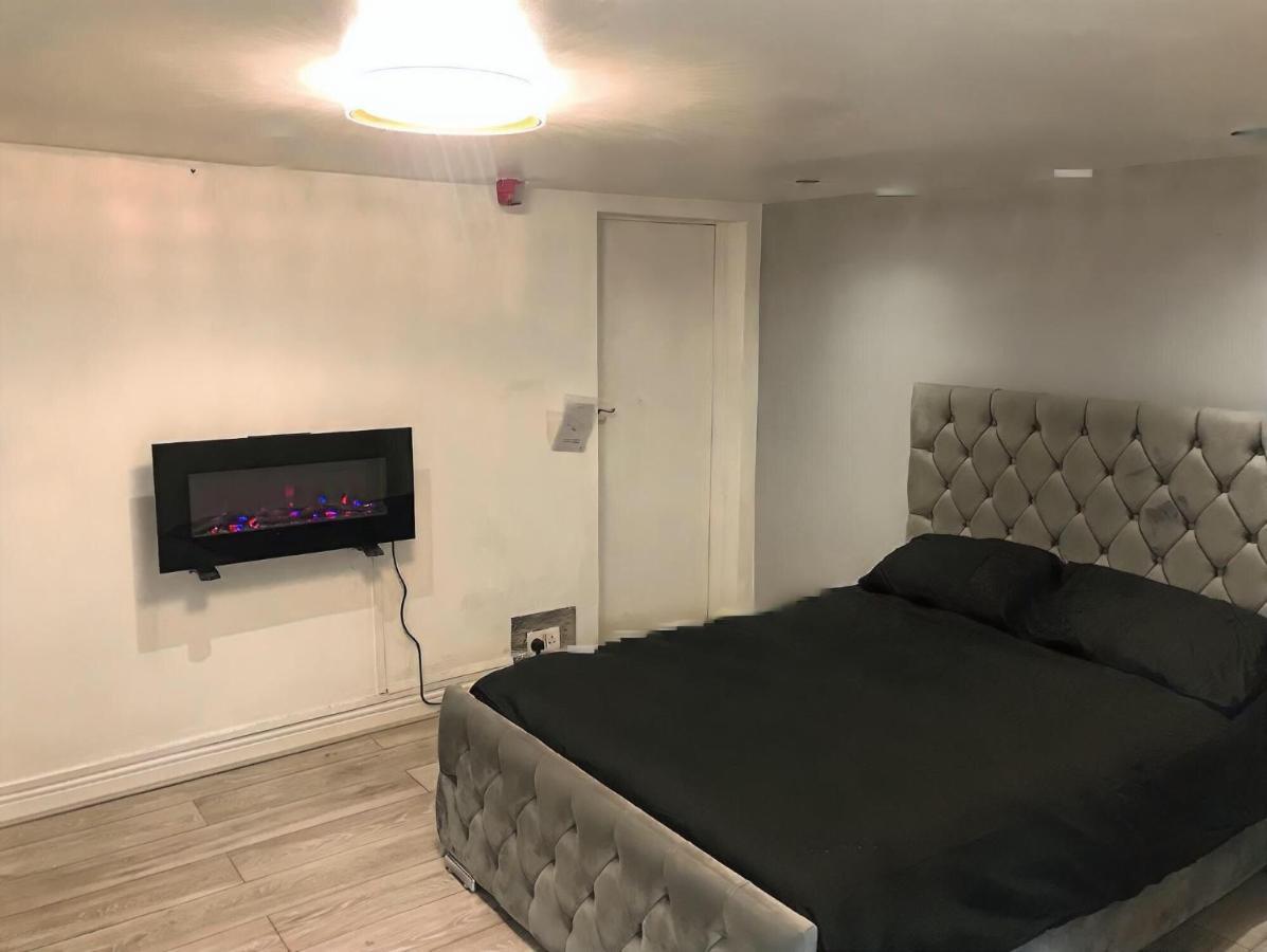 1 Bedroom By Stratford Londen