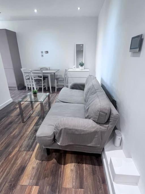 Lägenhet Flat 3, 417 Fulham, 2 Bedroom, 1 Bathroom Flat London