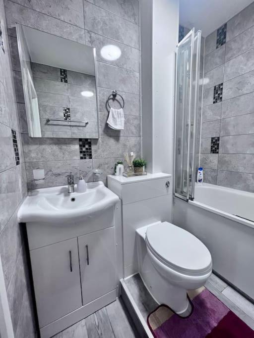 Appartement Flat 3, 417 Fulham, 2 Bedroom, 1 Bathroom Flat *