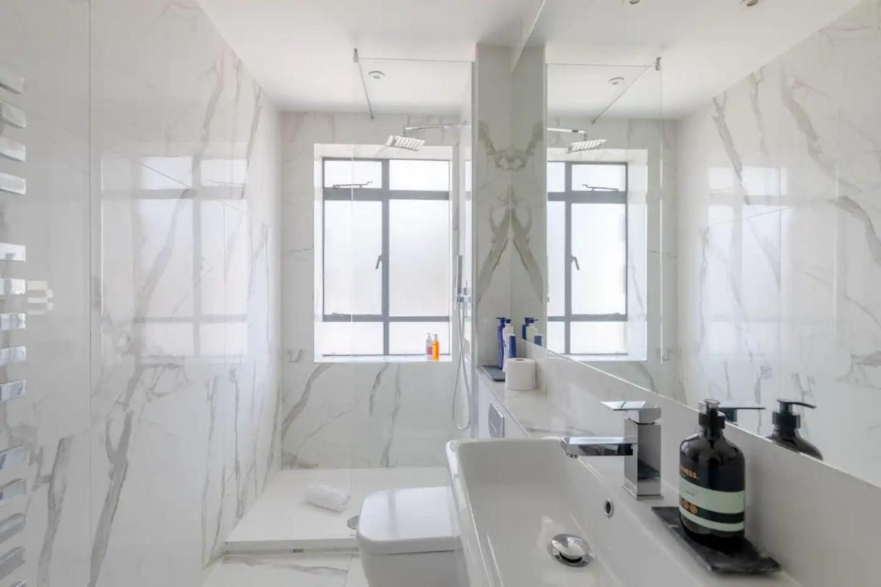 Apartment Sleek & Stylish 1bd Flat W Balcony - Kings Road