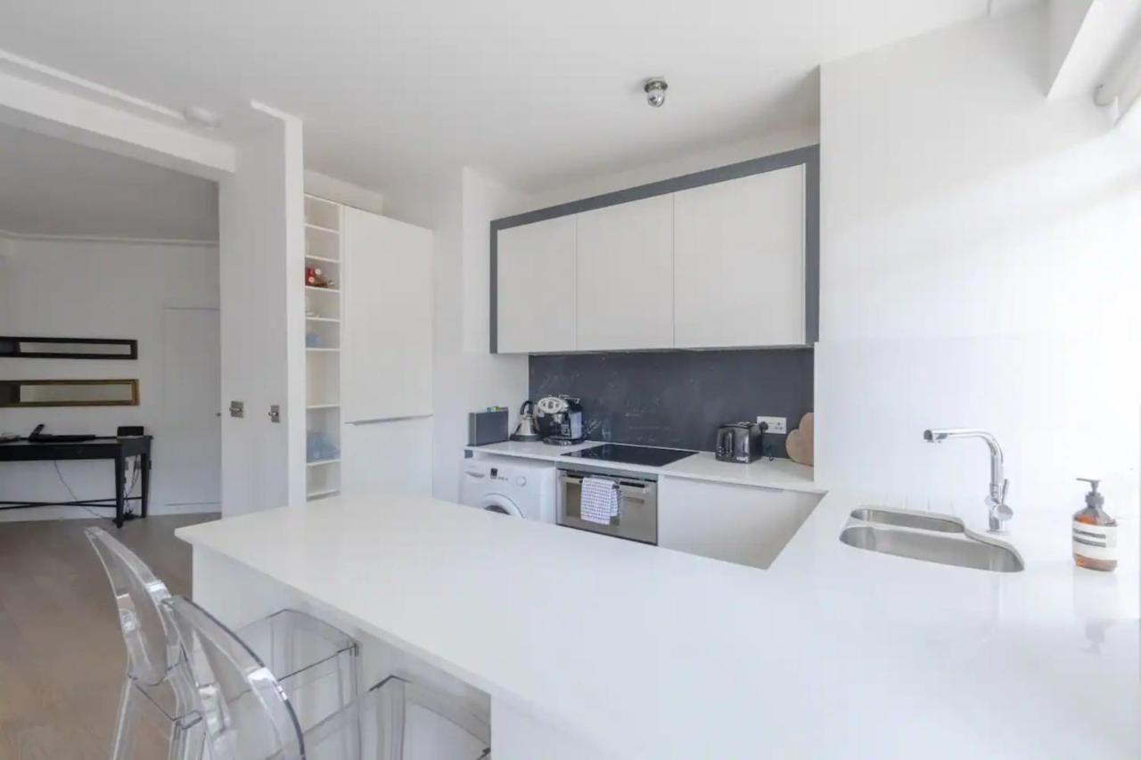 Sleek & Stylish 1bd Flat W Balcony - Kings Road Apartment