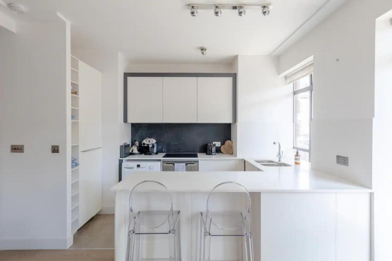 Sleek & Stylish 1bd Flat W Balcony - Kings Road London