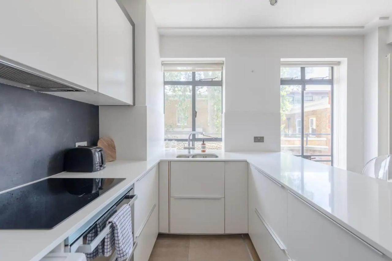 Sleek & Stylish 1bd Flat W Balcony - Kings Road *