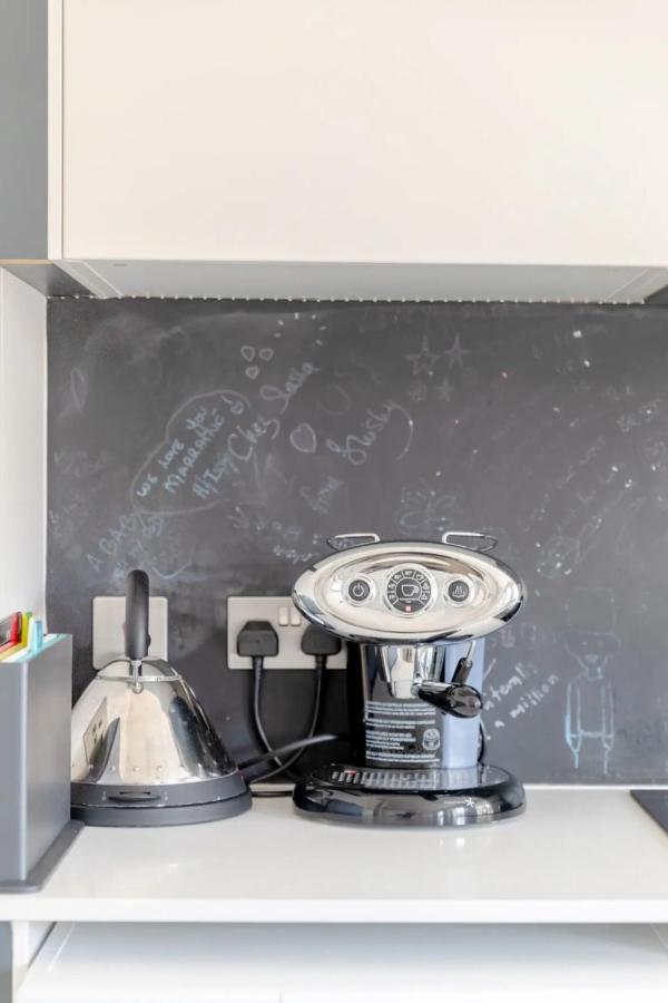 Sleek & Stylish 1bd Flat W Balcony - Kings Road * London