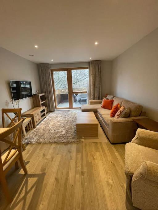 2 Bedroom Acton Lejlighed London
