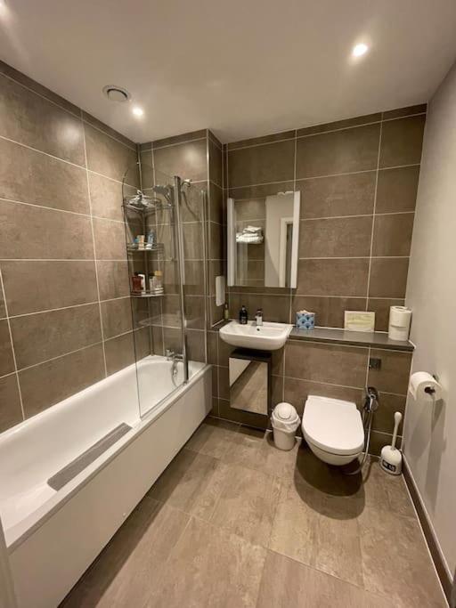 2 Bedroom Acton Lejlighed