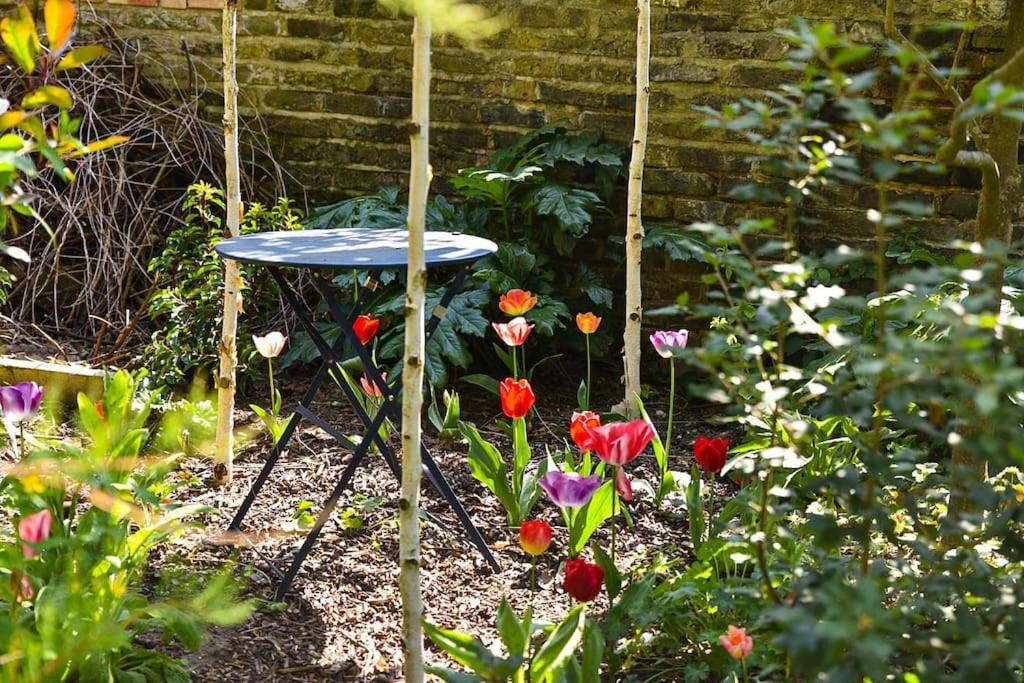 Spacious 2 Bed Garden Flat By The Thames+parking Lägenhet *