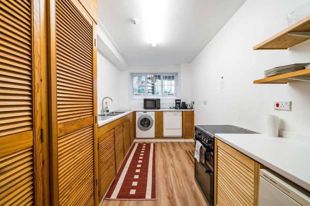 Spacious 2 Bed Garden Flat By The Thames+parking London