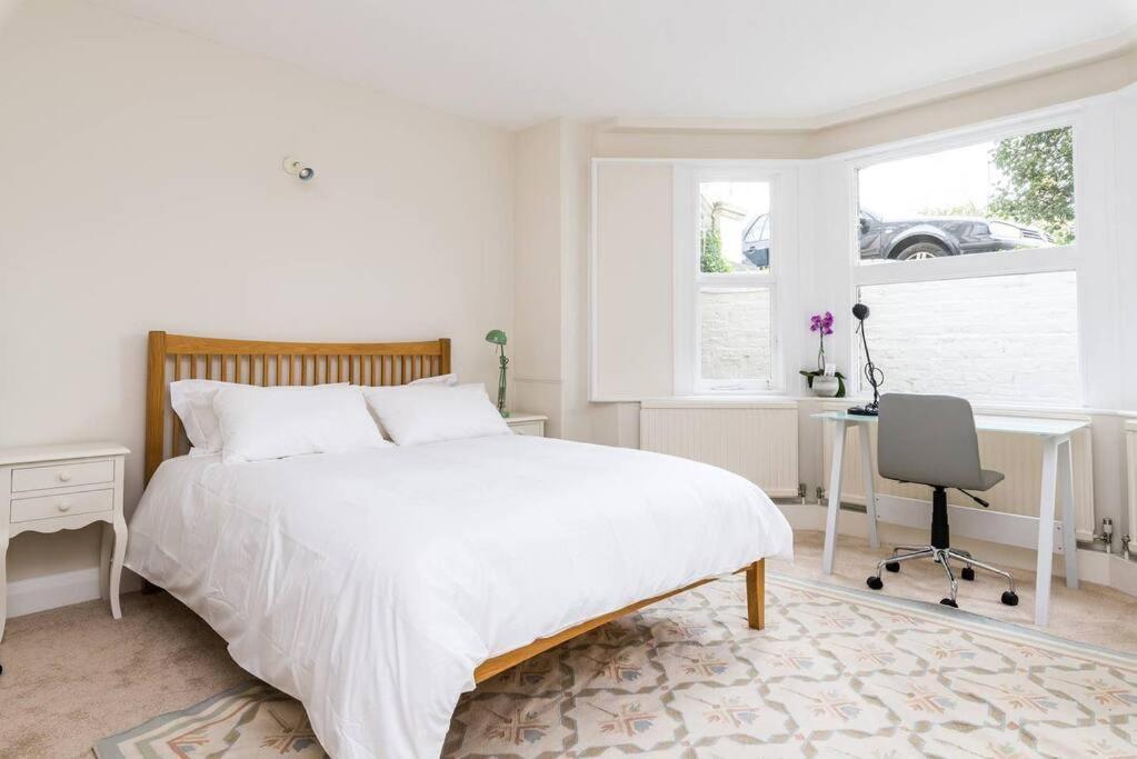 Spacious 2 Bed Garden Flat By The Thames+parking London