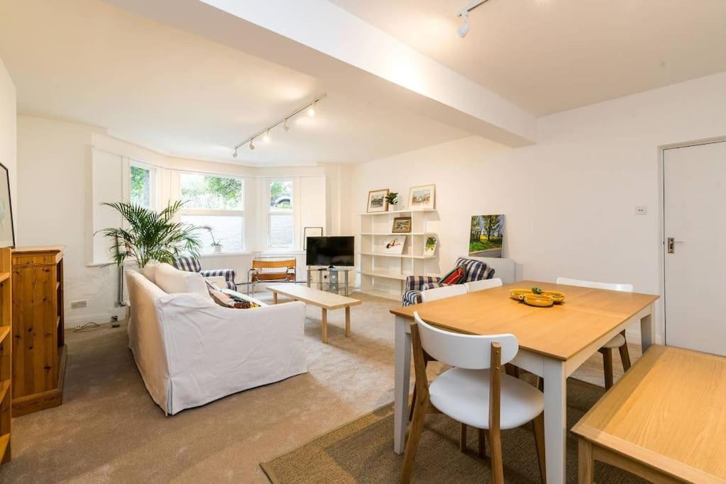 Lägenhet Spacious 2 Bed Garden Flat By The Thames+parking