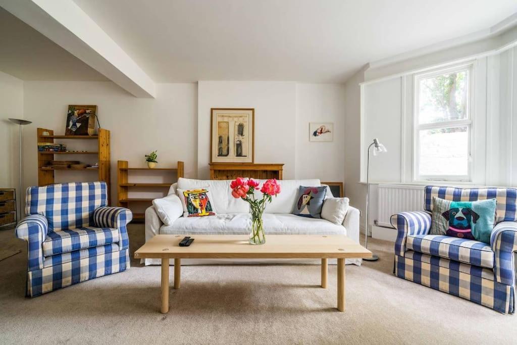 Spacious 2 Bed Garden Flat By The Thames+parking Lägenhet London