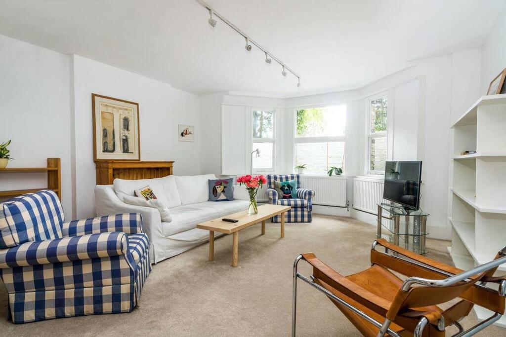 Spacious 2 Bed Garden Flat By The Thames+parking Lägenhet