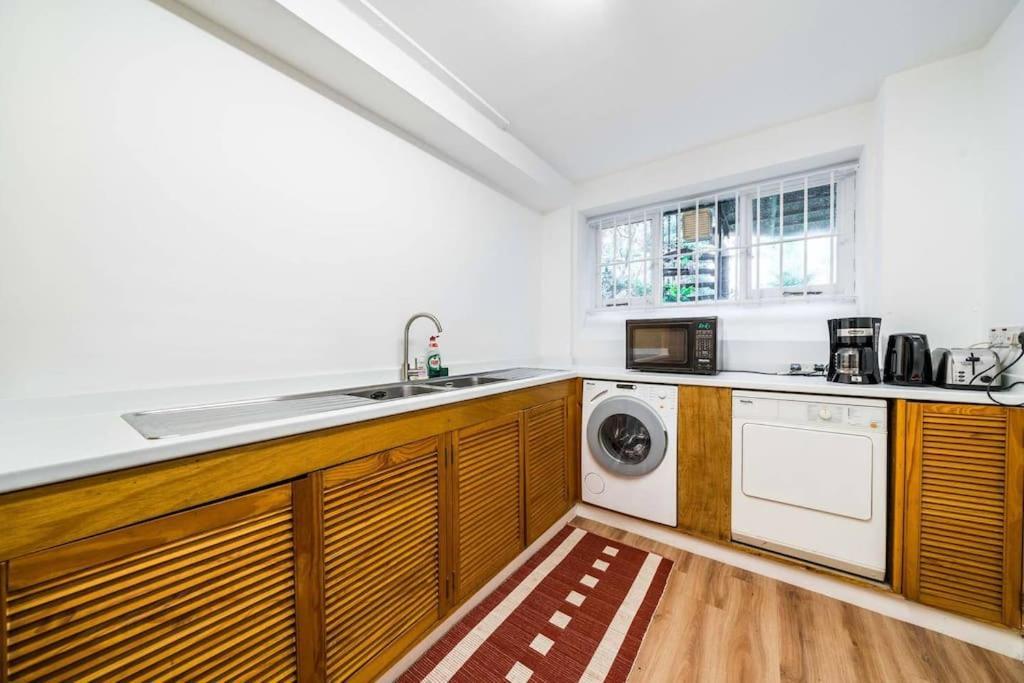Lägenhet Spacious 2 Bed Garden Flat By The Thames+parking London