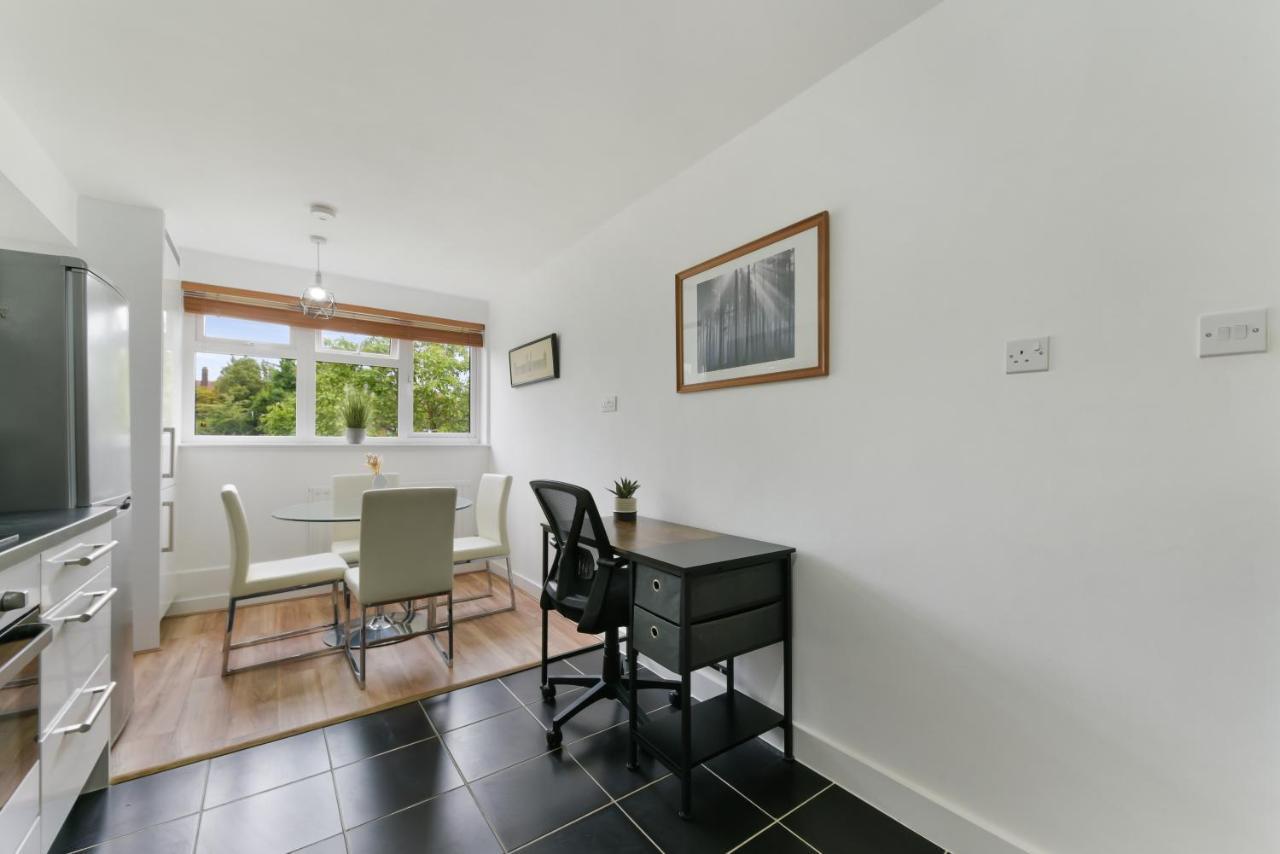Leilighet Spacious, Quiet And Modern