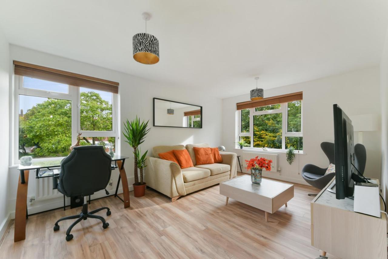 Spacious, Quiet And Modern Leilighet