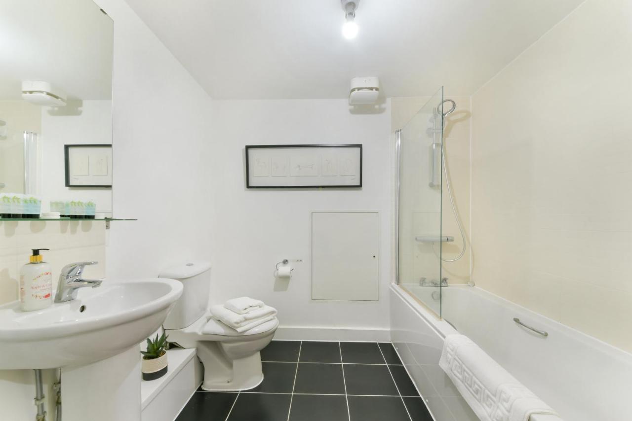 Spacious, Quiet And Modern Leilighet