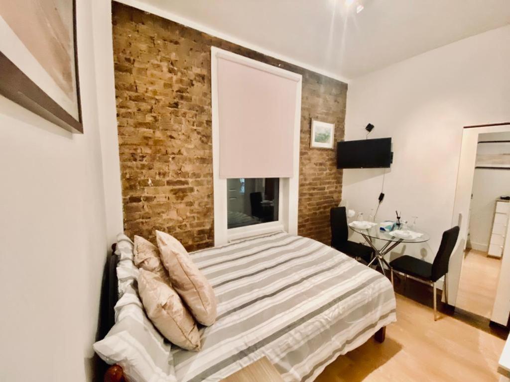 One Bed In * Londra