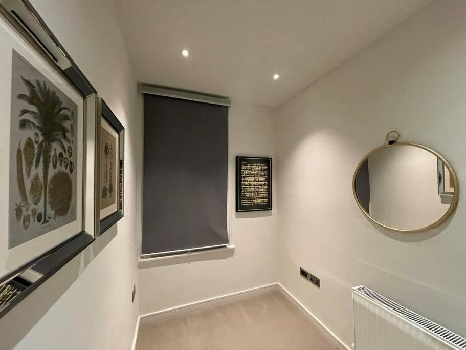 Quintessential Town House Close To Londen