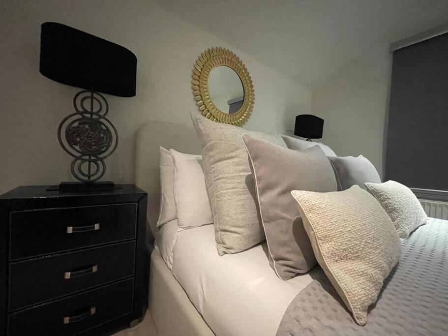 Quintessential Town House Close To Appartement *