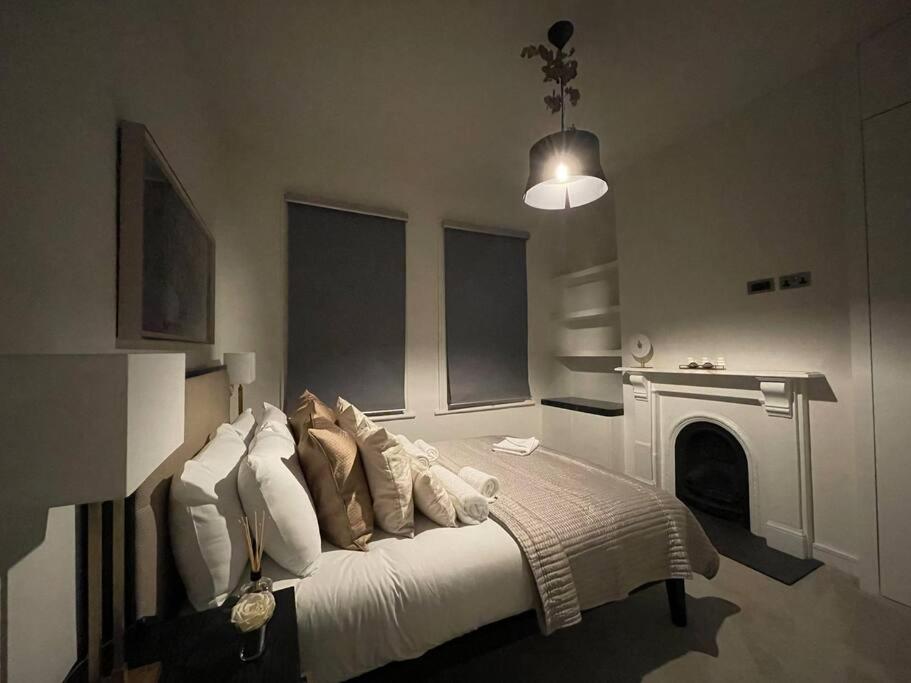 Quintessential Town House Close To Appartement