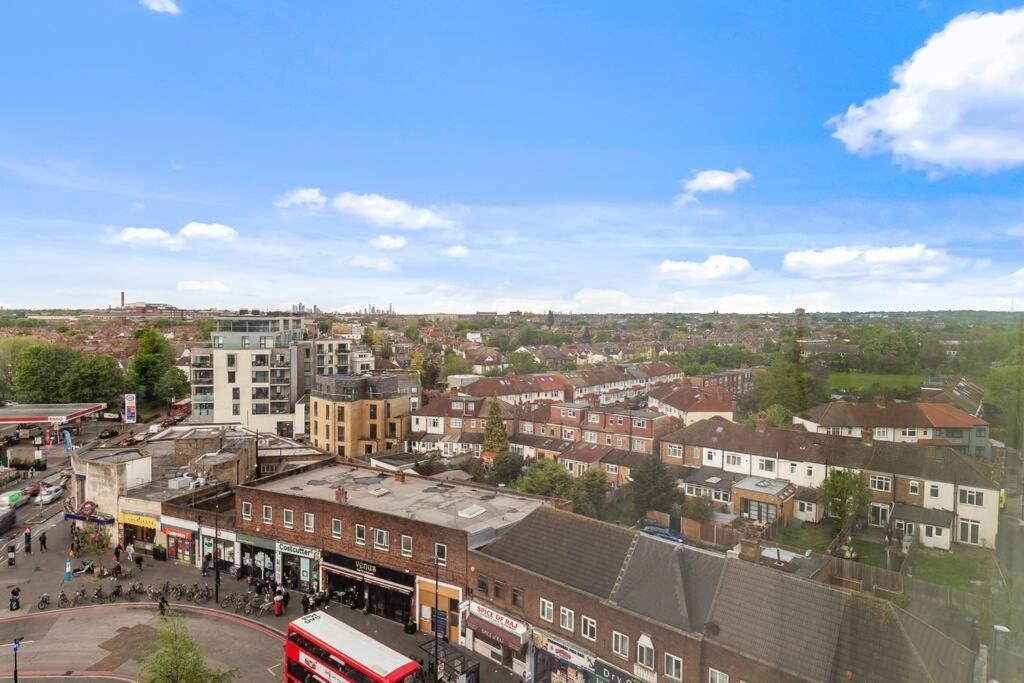 Contemporary 1 Bedroom Flat In Bp4 Lejlighed London