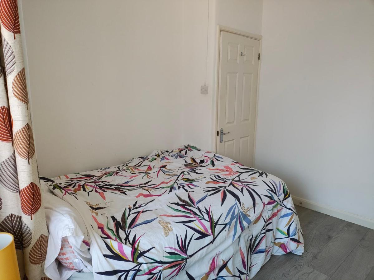 Please Cancel Your Bookings Privat bolig London