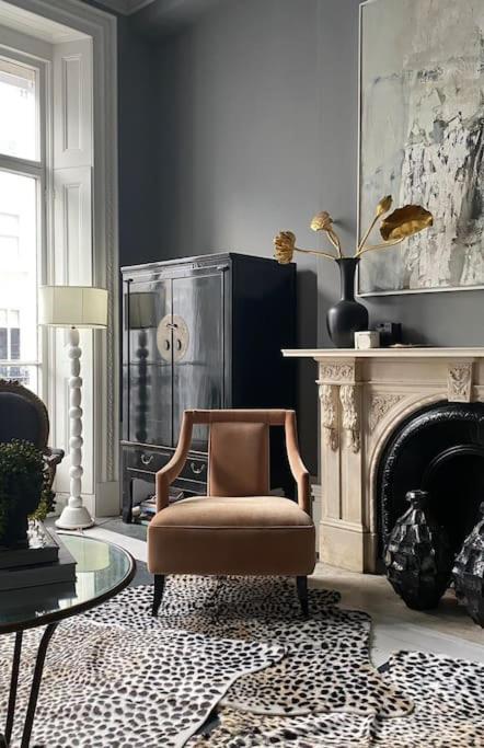 South Ken Designer Pad * London