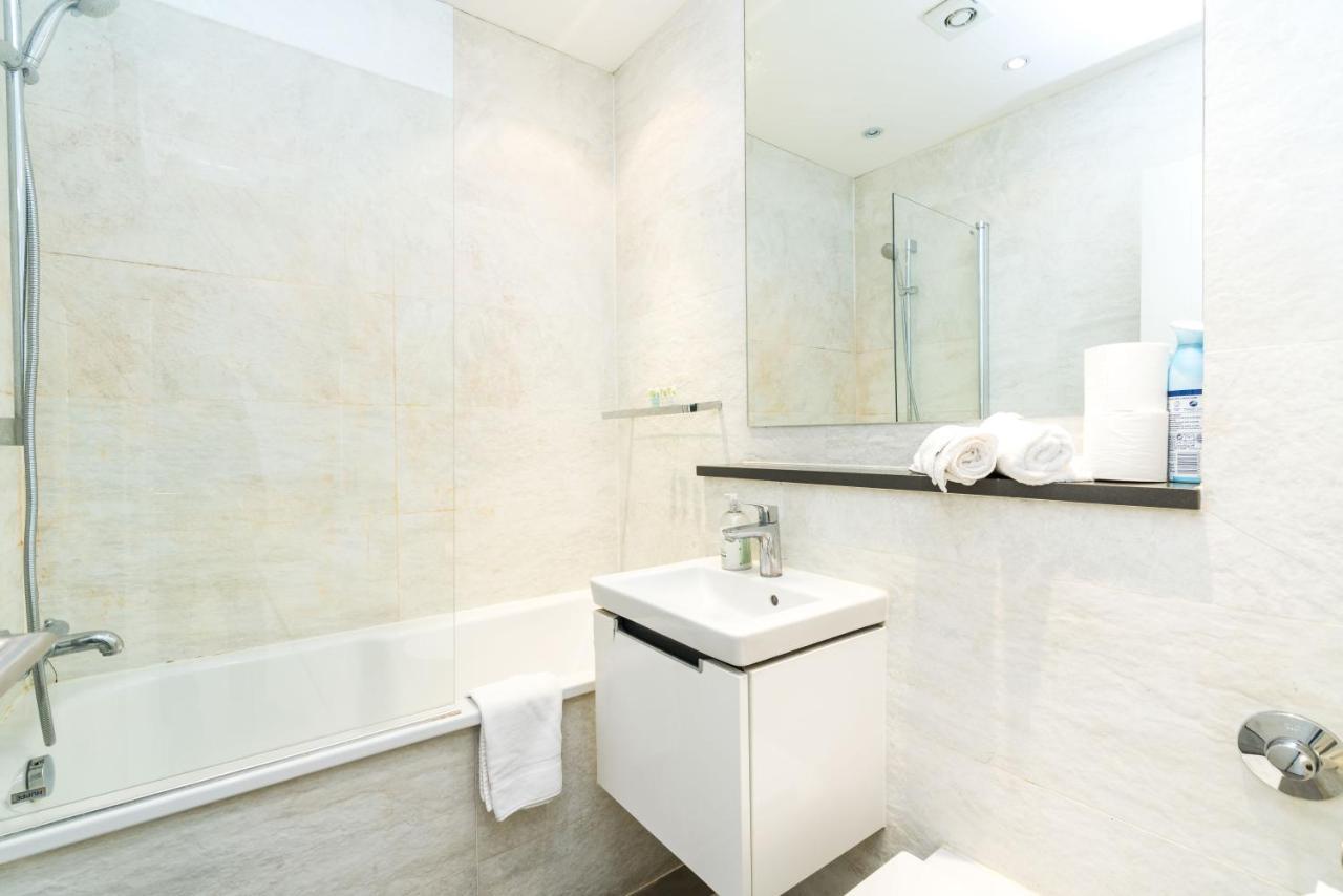 Apartment Cozy 2 Bedroom / Earls Court / Balcony London