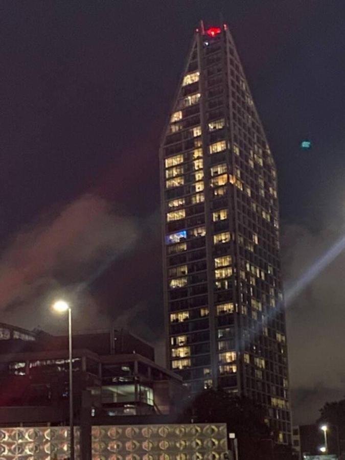 Stunning Penthouse With 360 - Skyline View Leilighet London